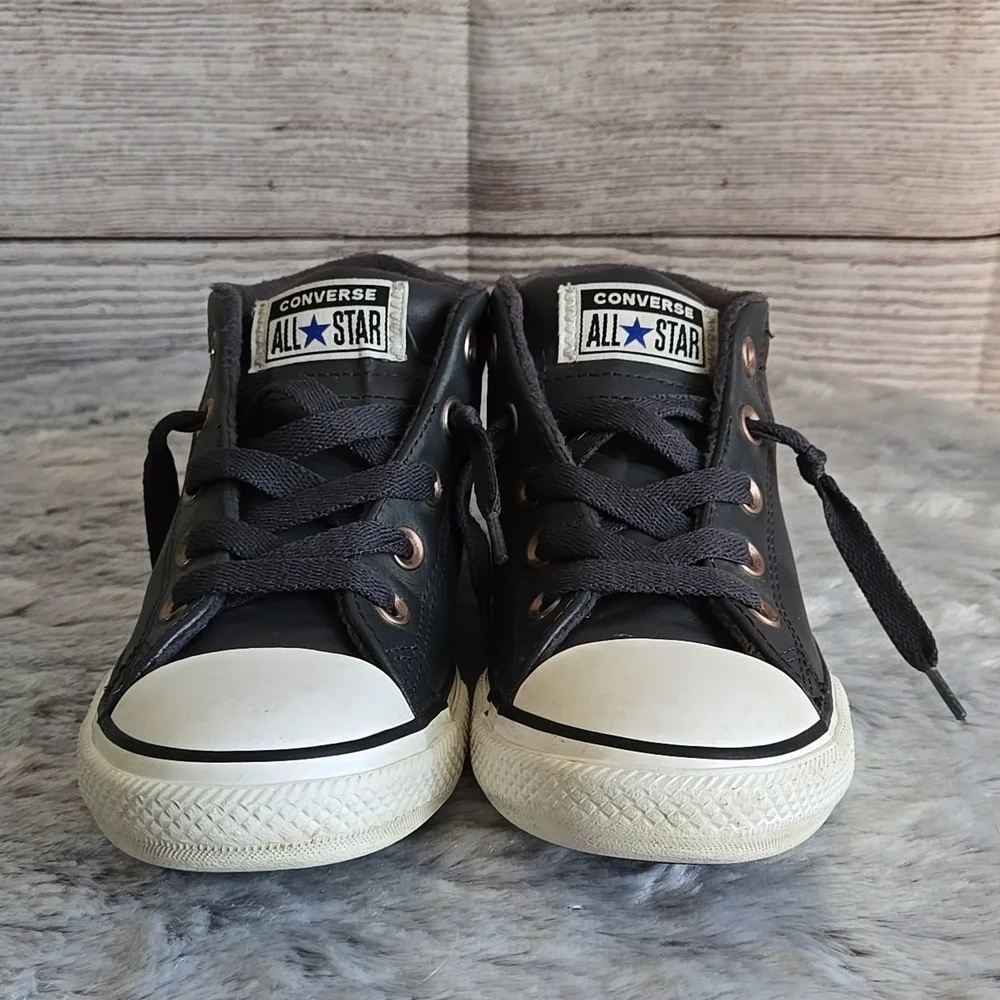 Converse Navy/White Leather Sneakers, Little Boys Size 2, Great Condition